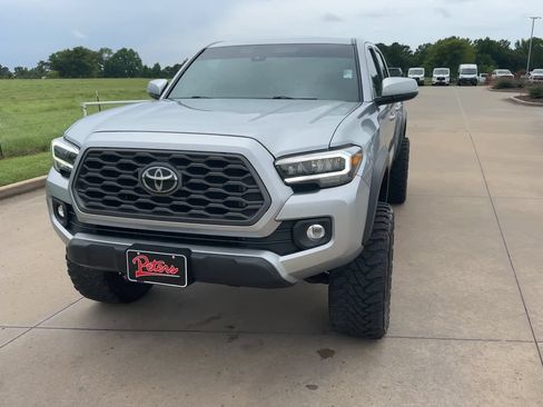 Used 2022 Toyota Tacoma TRD Off-Road AWD/4WD image 4