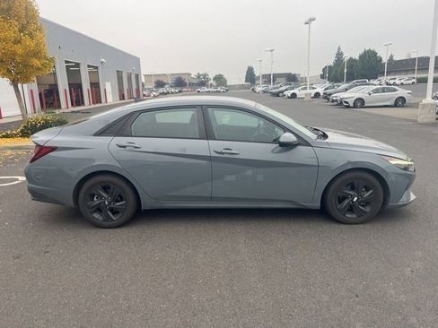 Used 2021 Hyundai Elantra SEL image 4