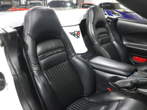 Used 2004 Chevrolet Corvette Convertible w/ Preferred Equipment Group RWD image 54