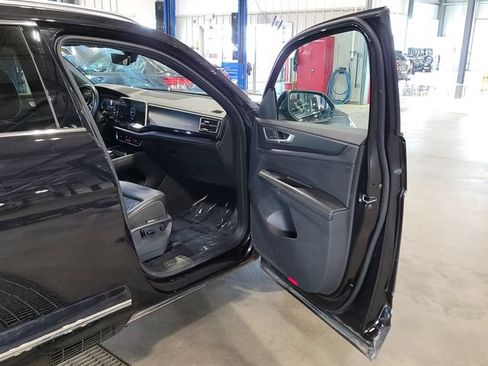 Used 2025 Volkswagen Atlas Cross Sport SEL Premium R-Line AWD/4WD image 19