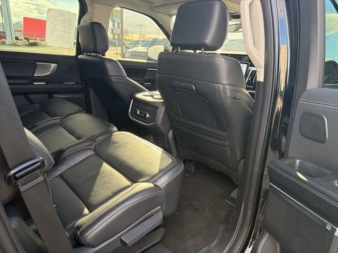 Used 2025 Ford Expedition Platinum w/ Driver's Package image 28