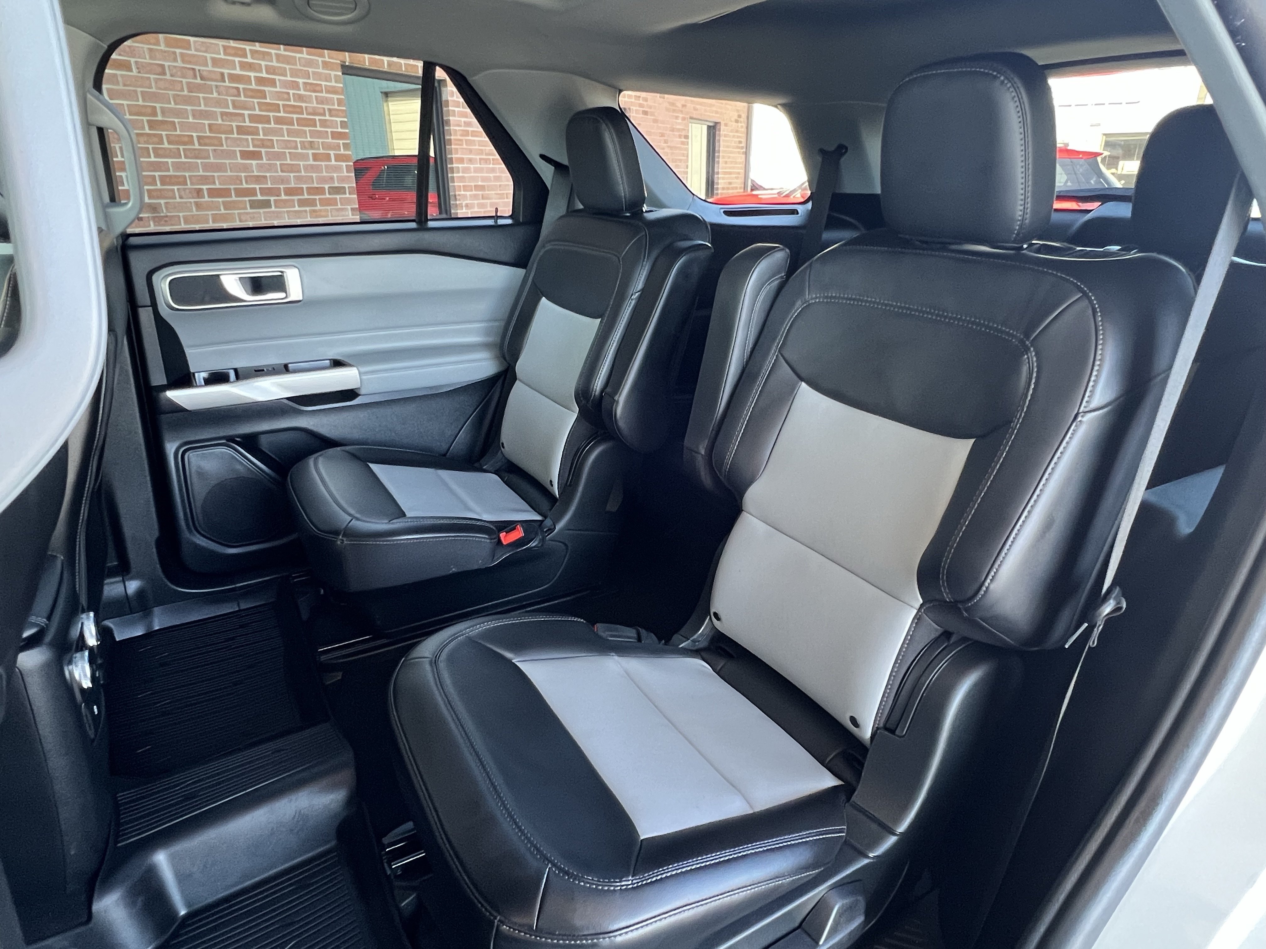 Used 2023 Ford Explorer XLT w/ Equipment Group 202A AWD/4WD image 18