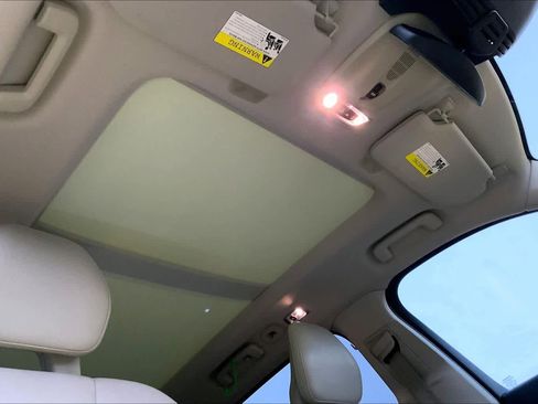 Used 2017 Volvo XC90 T5 Momentum w/ Vision Package image 14