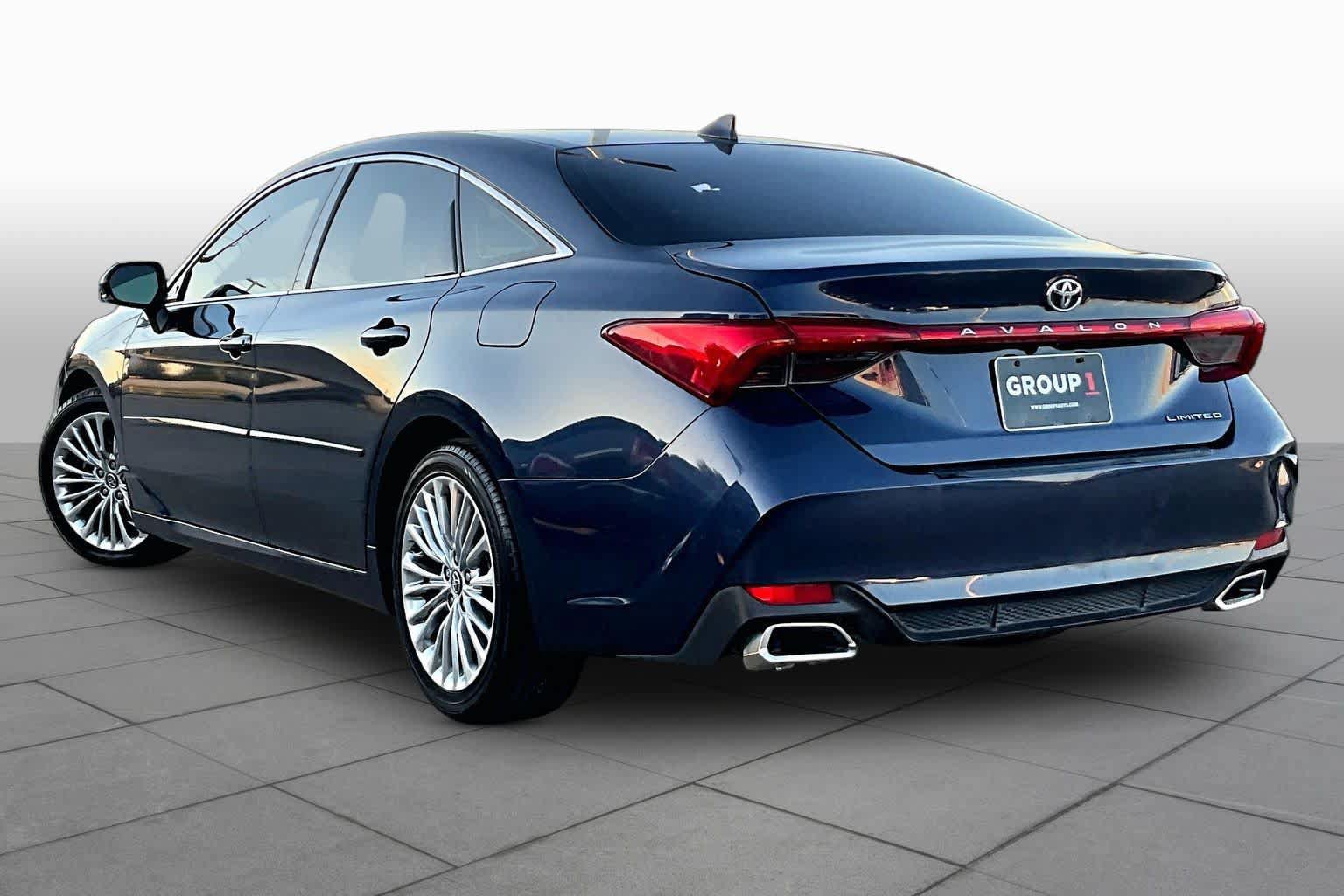 Used 2020 Toyota Avalon Limited FWD image 12