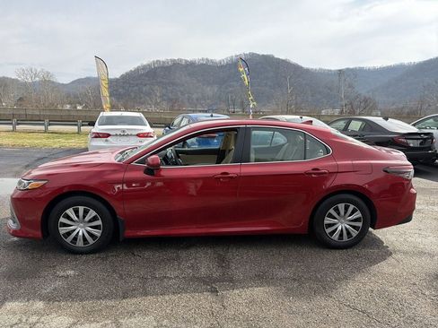 Used 2023 Toyota Camry LE image 9