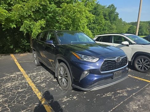 Used 2020 Toyota Highlander Platinum AWD/4WD image 3
