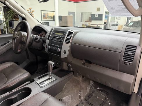 Used 2011 Nissan Xterra PRO-4X w/ Pro-4x Leather Pkg AWD/4WD image 18