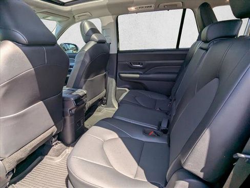 Used 2025 Toyota Grand Highlander AWD image 19