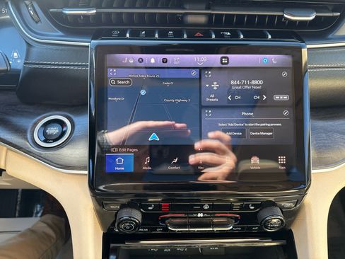 Used 2022 Jeep Grand Cherokee L Limited image 24