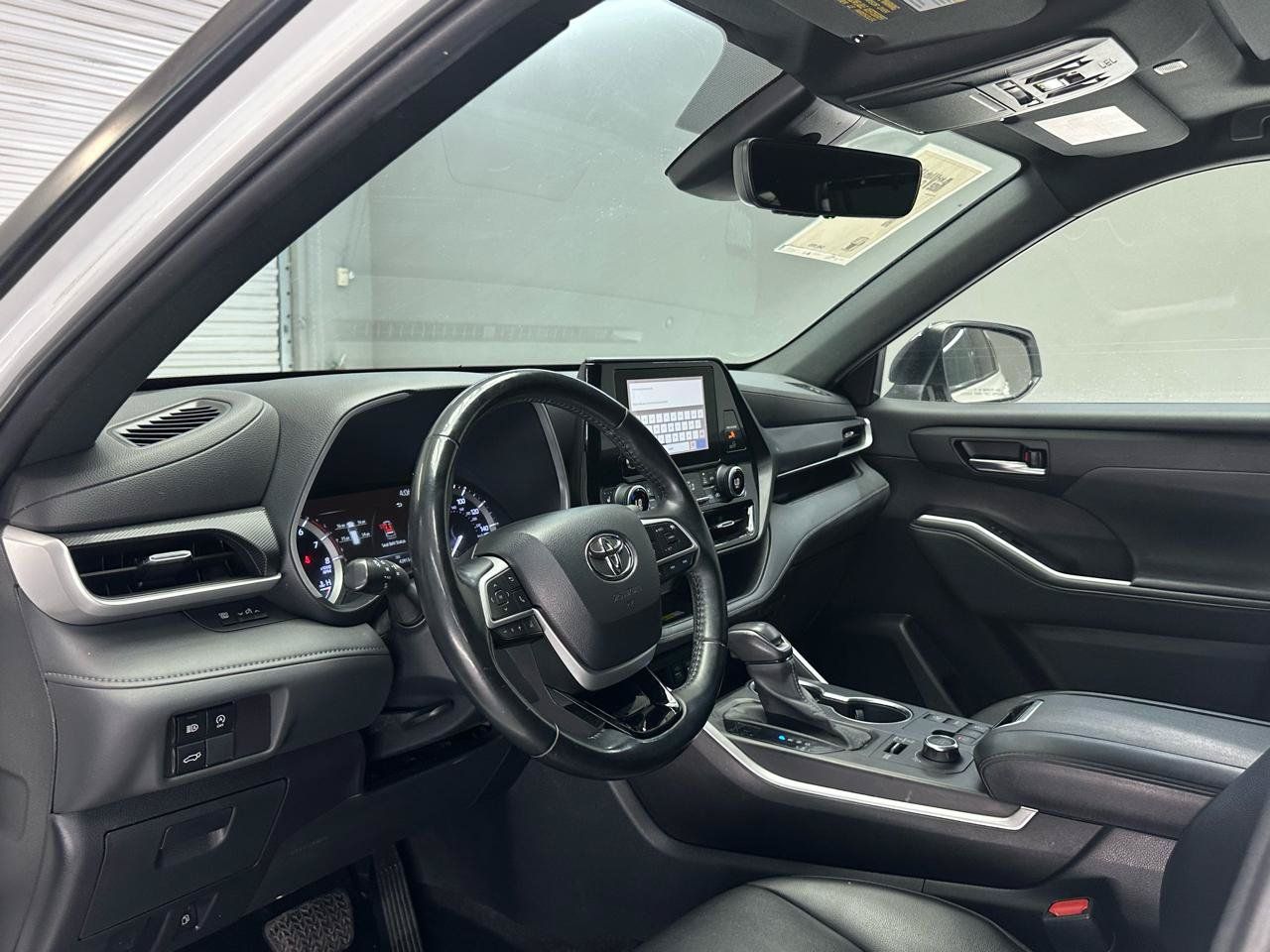 Used 2023 Toyota Highlander XSE AWD/4WD image 20