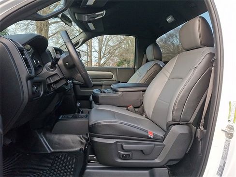 Used 2024 RAM 2500 Tradesman w/ Chrome Appearance Group image 12