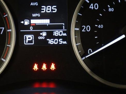 Used 2025 Nissan Versa S w/ Trunk Package image 15