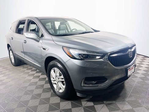Used 2021 Buick Enclave Essence image 3