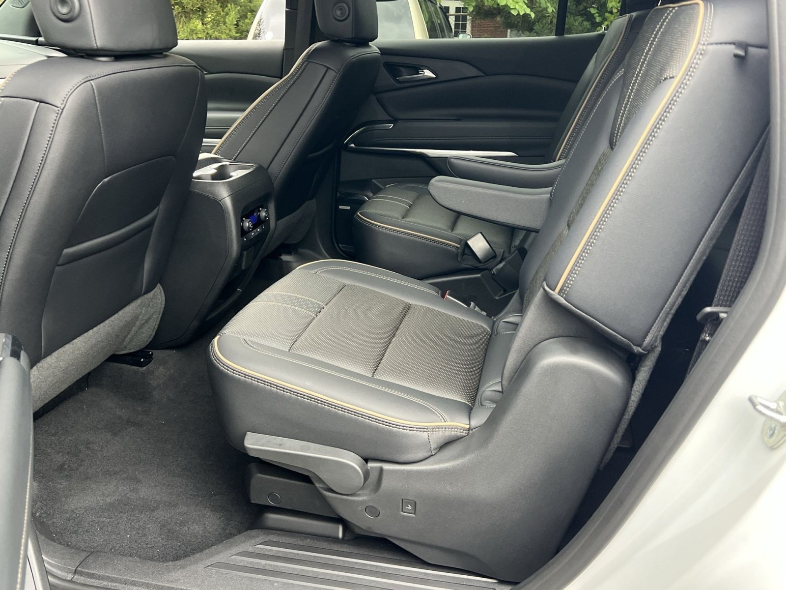 Used 2025 Chevrolet Traverse High Country AWD/4WD image 24