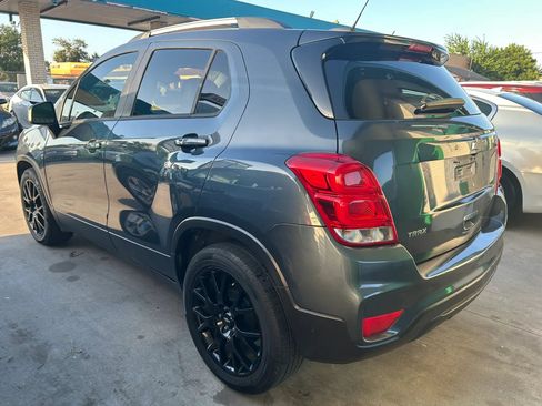 Used 2021 Chevrolet Trax LT w/ Sport Edition FWD image 2