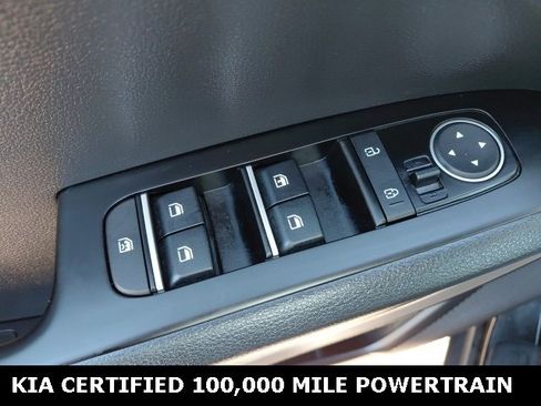 Certified 2025 Kia Soul LX image 18