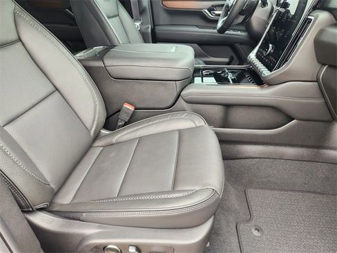 New 2026 GMC Yukon XL Denali w/ Denali Reserve Package image 11