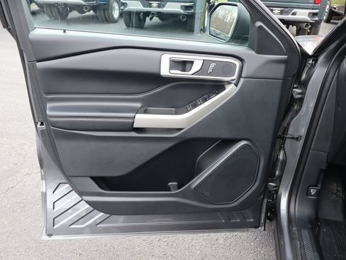 Used 2022 Ford Explorer XLT w/ Equipment Group 202A image 29