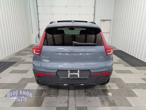 Used 2023 Volvo XC40 B5 Plus w/ Climate Package AWD/4WD image 3