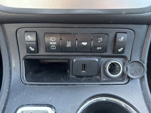 Used 2015 GMC Acadia SLE image 20