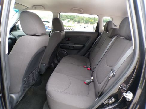 Used 2013 Kia Soul FWD image 16