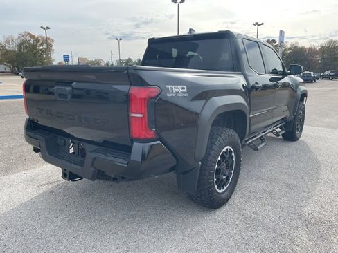 Used 2024 Toyota Tacoma TRD Off-Road image 5