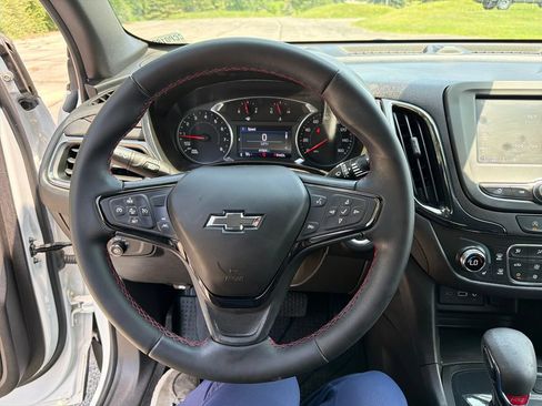 Used 2024 Chevrolet Equinox RS w/ LPO, Floor Liner Package FWD image 15
