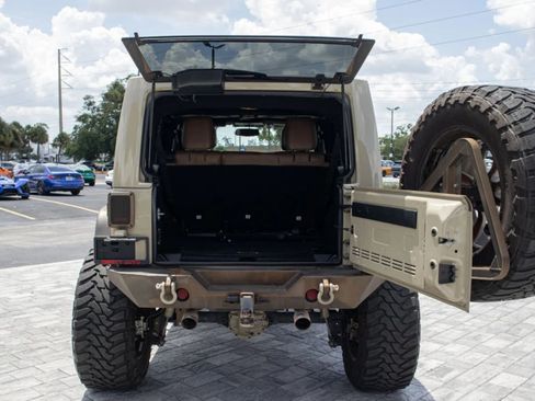Used 2017 Jeep Wrangler Unlimited Sahara AWD/4WD image 7