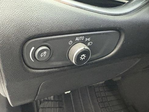 Used 2018 Chevrolet Malibu LT image 12