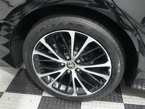 Used 2020 Toyota Camry SE w/ Convenience Package FWD image 17