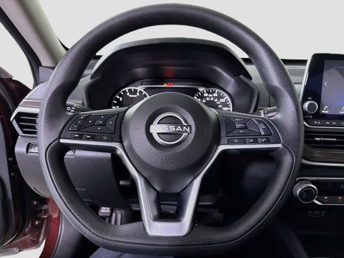 Used 2025 Nissan Altima 2.5 SV FWD image 15