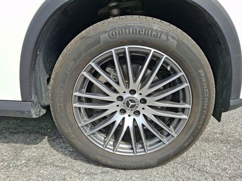 Used 2025 Mercedes-Benz GLC 300 4MATIC image 12