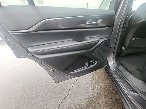 Used 2023 Jeep Grand Cherokee L Laredo image 25