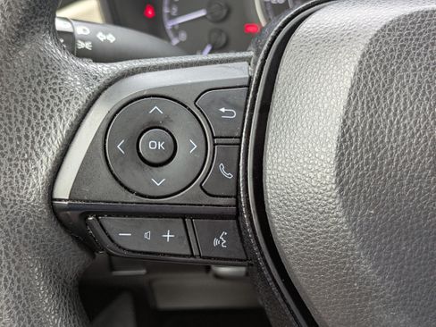Used 2021 Toyota Corolla LE FWD image 17