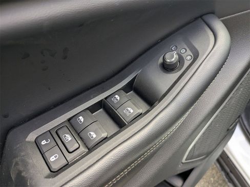 Used 2023 Jeep Grand Cherokee L Limited w/ Black Appearance Package image 12