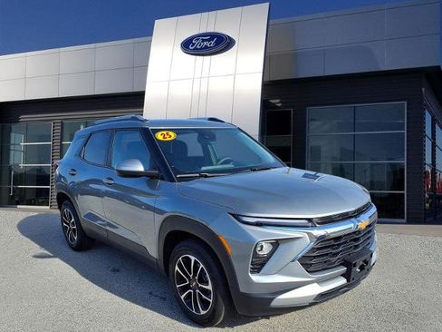 Used 2025 Chevrolet TrailBlazer LT image 1