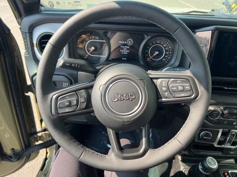 New 2025 Jeep Gladiator Sport image 17