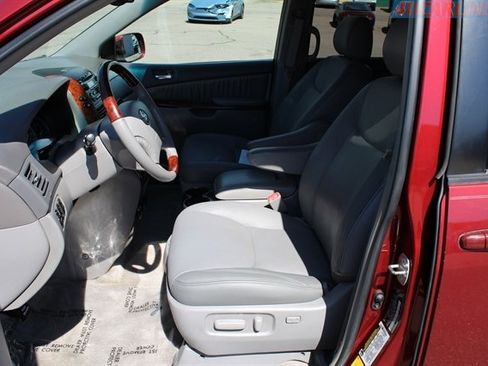 Used 2005 Toyota Sienna XLE AWD/4WD image 9