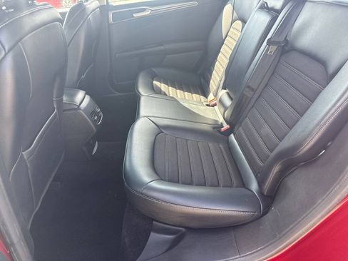 Used 2017 Ford Fusion SE w/ Equipment Group 201A FWD image 10