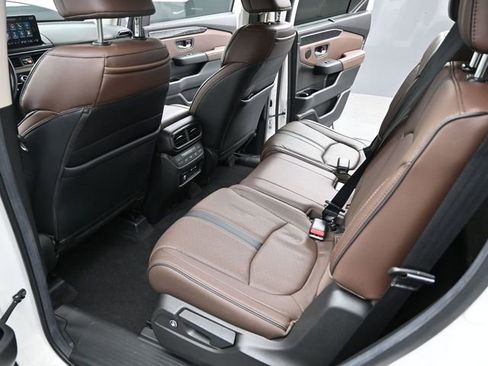 Used 2025 Honda Pilot Elite image 12