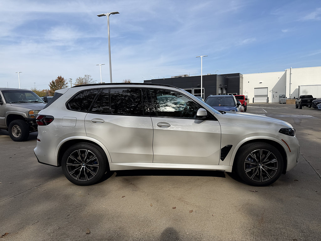 Used 2024 BMW X5 xDrive40i w/ M Sport Package AWD/4WD image 4