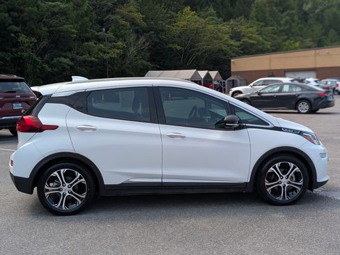 Used 2019 Chevrolet Bolt Premier w/ Infotainment Package FWD image 10