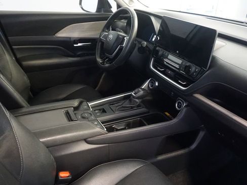 Used 2024 Toyota Grand Highlander Limited image 30