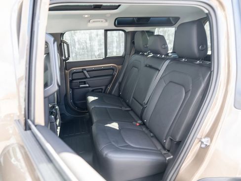 Used 2025 Land Rover Defender 110 S image 36