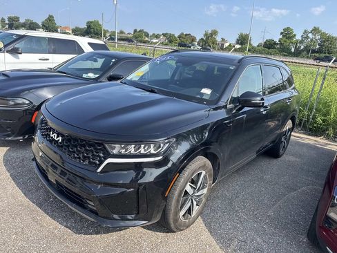 Used 2022 Kia Sorento EX w/ Panoramic Sunroof Package FWD image 11