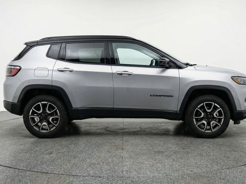Used 2025 Jeep Compass Trailhawk AWD/4WD image 11