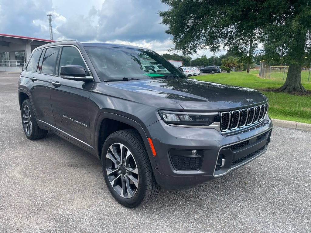 Used 2023 Jeep Grand Cherokee Overland AWD/4WD image 2