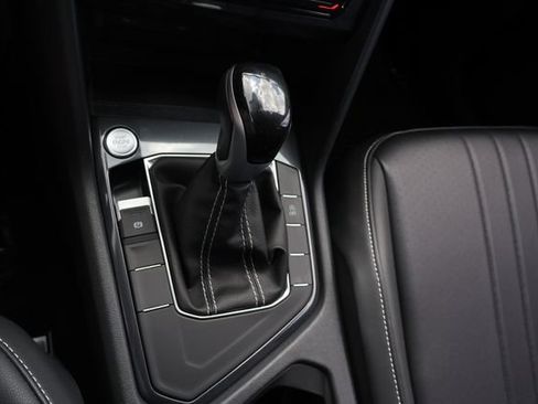 Certified 2024 Volkswagen Tiguan SE FWD image 25