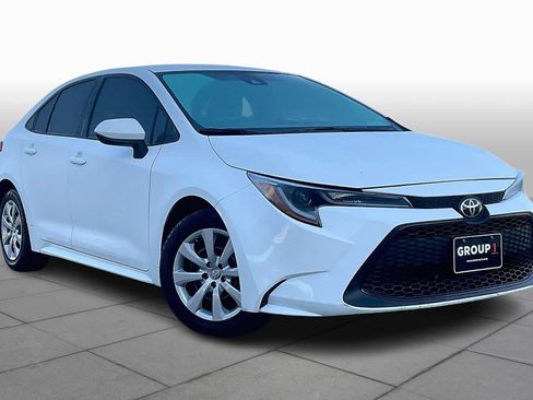 Used 2022 Toyota Corolla LE image 3