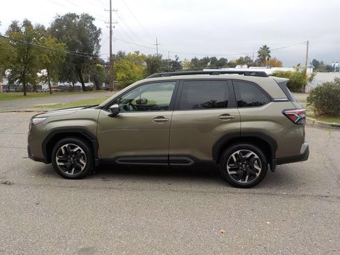 Used 2025 Subaru Forester Limited image 8